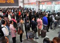 大學生搶不到車票報旅游團返校 帶著行李踏上了這次意外的旅程