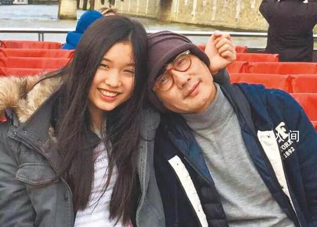 包小柏用AI“復活”女兒為妻子慶生 愛女2年前患罕見病去世