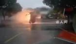 小鵬P7雨天超速失控翻飛散架后起火 車主疑似已遇難