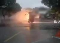 小鵬P7雨天超速失控翻飛散架后起火 車主疑似已遇難