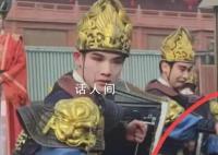 媒體評丟刀侍衛(wèi)無實物表演出圈 小瑕疵亦有大魅力