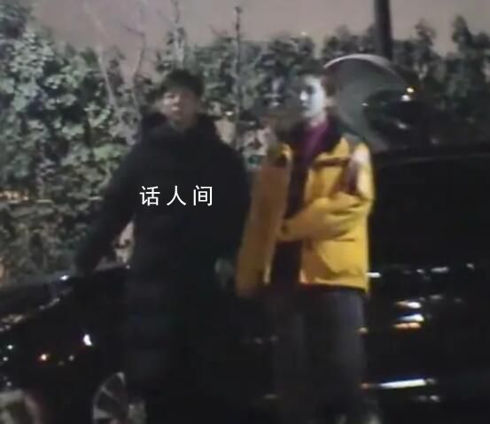 好事將近?金晨拎禮物拜訪胡夏父母