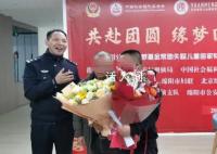 養(yǎng)父臨終告知身世 小伙千里尋親