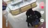 遼寧一女子在商場內跳樓 愿逝者安息