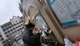 外賣員吐槽學校師生外賣區別對待 下雨天學生的外賣放墻角淋雨