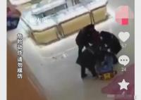 遼寧一女子在商場內跳樓 愿逝者安息