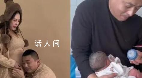 53歲媽媽給25歲女兒生了個(gè)弟弟 全家人都很開心