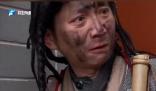 清明上河園小乞丐反被游客要吃的 甚至還有網(wǎng)友表示搶過小乞丐的飯碗