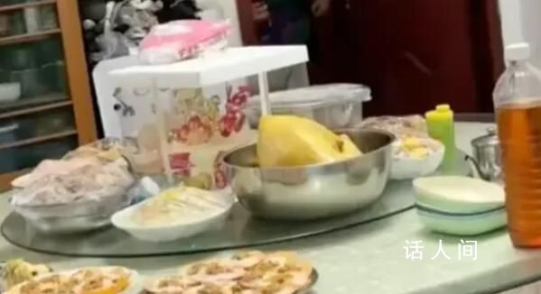 女兒偷回家做滿桌菜媽媽以為進錯門 想給他們一個驚喜