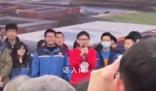 男生高考誓師自信大喊離目標(biāo)差300分 勇氣贏得認(rèn)可