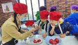 杭州一小學畢業后要會做24道菜 該學校要求學生們在寒假期間學做一道菜