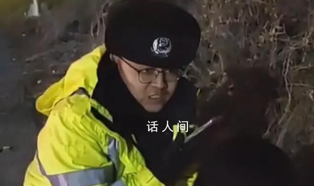 女子得知父親去世高速上崩潰大哭 令人心碎