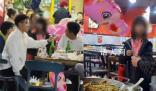 小女孩凌晨獨(dú)自賣氣球 知情人發(fā)聲