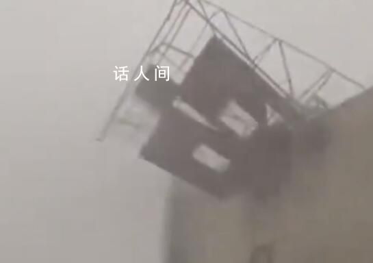 江西狂風尖嘯窗戶被吹炸 驚雷落下市民驚呼