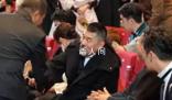 陳建斌坐著和丁勇岱握手被指沒禮貌 被推上了風口浪尖